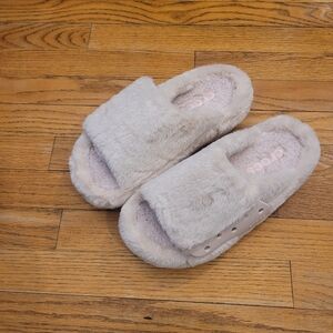 CROCS Plush Fuzzed Slide Mules in Light Beige/Pink